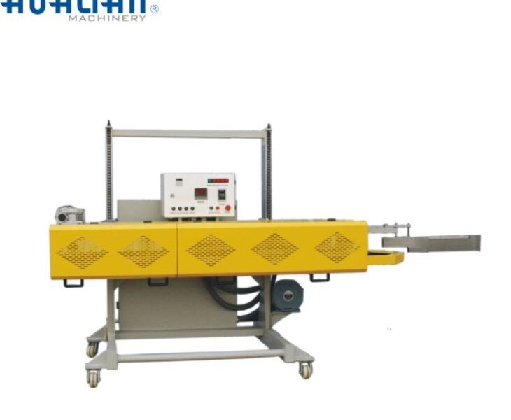 Máquina de embalaje con plegado y sellado por pellizco